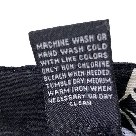 Larry Levine Sport Women's size 12 Stretch Capris Crop Pants Black White Floral - Picture 8 of 8